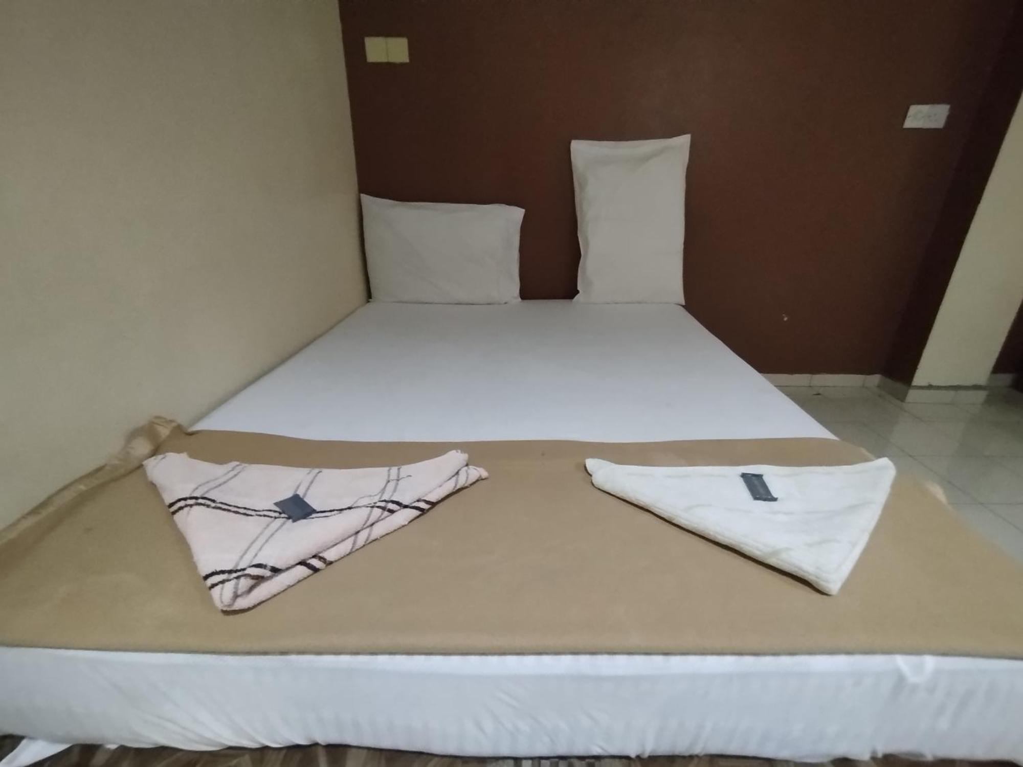 Sentosa Villa Hotel Klang Buitenkant foto